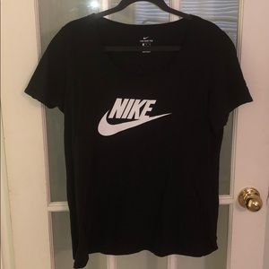 BLACK NIKE TEE